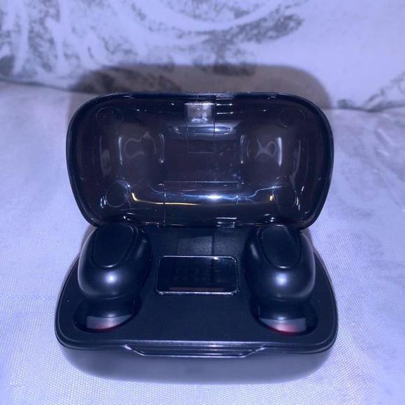 Wireless Earbuds - Picture 3 of 7